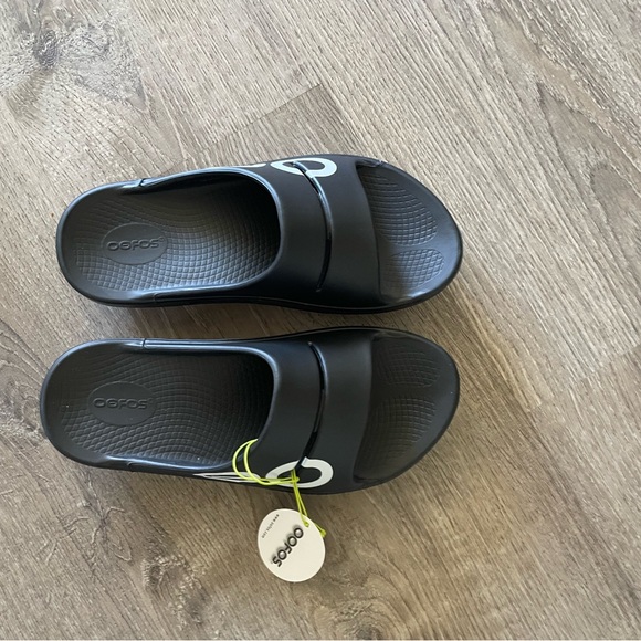 OOFOS Sandals - Picture 4 of 4